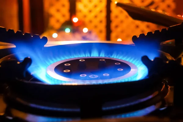 Burning gas stove. Blue flame of gas burner. — Stock Photo, Image