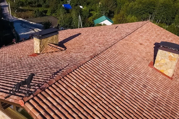 Fotos: reparacion de techos | construcción trabajador azulejo de