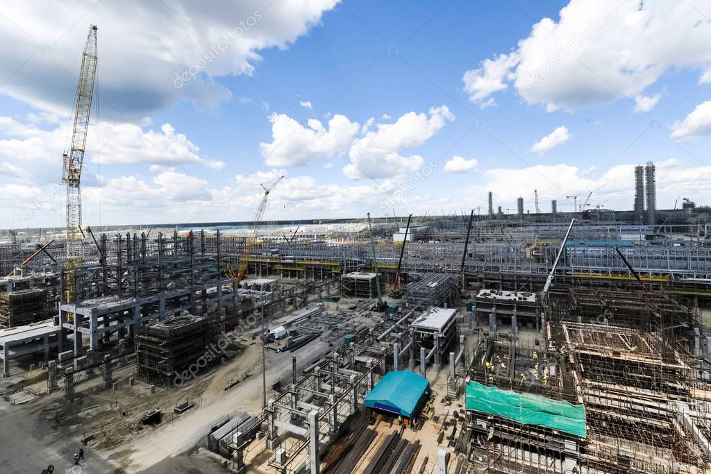 Construction of a petrochemical and oil refinery