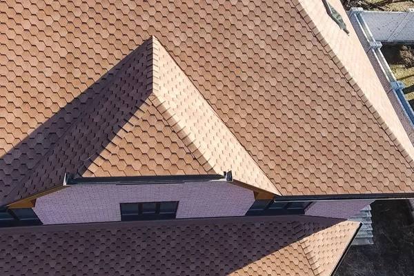 지붕에는 비등방성 타일. 높은 곳에 옥좌가 있노라 — 스톡 사진