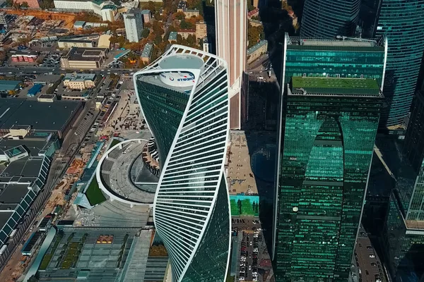 Комплекс небоскребов "Москва Сити". Современное строительство в Моско — стоковое фото
