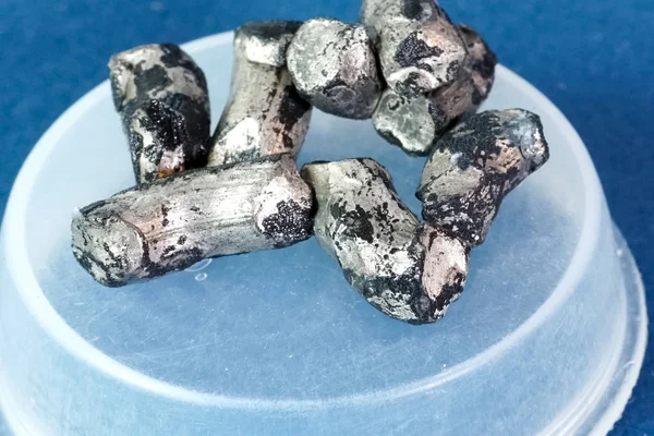 Шматочки олова металу — стокове фото