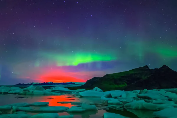 Aurora boreal no céu norte da noite. Ionização da partícula de ar — Fotografia de Stock