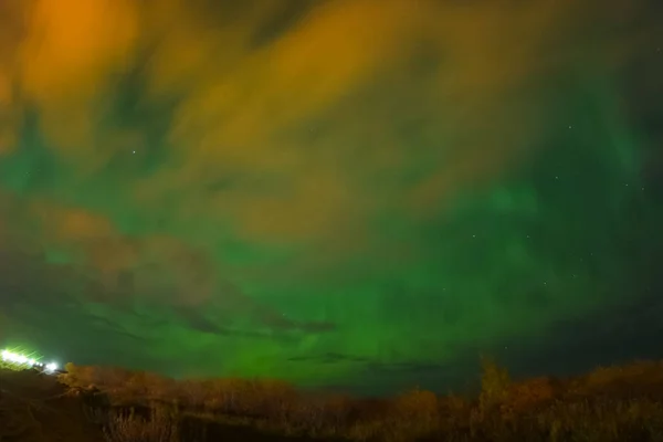 Kuzey gökyüzünde Aurora Borealis. Hava parçacığının iyonlaşması! — Stok fotoğraf