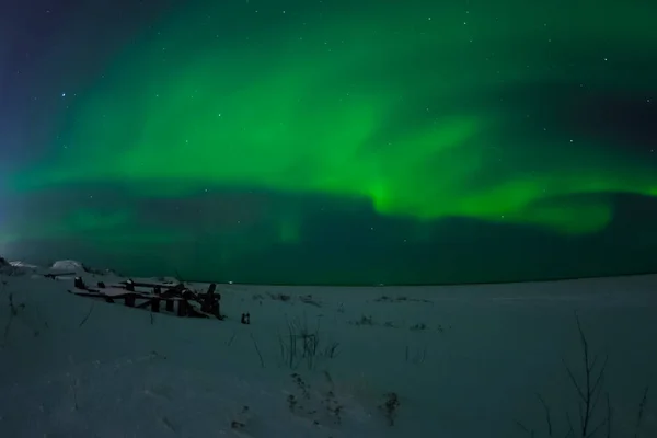 Aurora borealis på natthimlen. Jonisering av luftpartiklar — Stockfoto