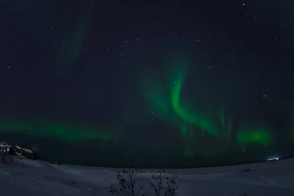 Aurora boreal no céu norte da noite. Ionização da partícula de ar — Fotografia de Stock