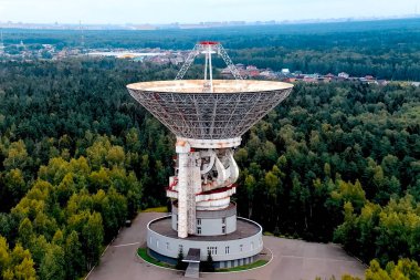 Uzun mesafeuzay iletişimi merkezi, uydu anteni