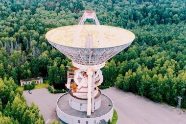 Uzun mesafeuzay iletişimi merkezi, uydu anteni