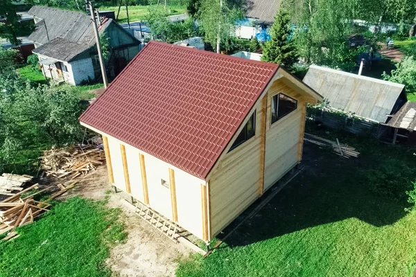 Construit à partir de bois maison en bois, maison en bois . — Photo