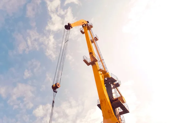 Crane against the sky with clouds. — Stock Photo, Image