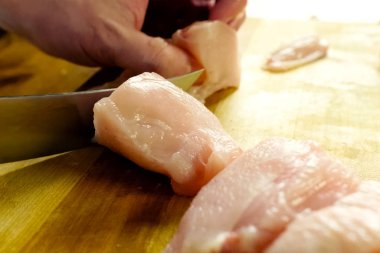 Kümes hayvanı eti kesmek. Broiler göğüs, kesme bo tavuk eti