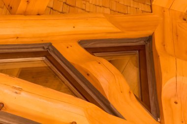 Ayrıntılar ve ahşaptan yapılmış ahşap evin elementleri. Constru.