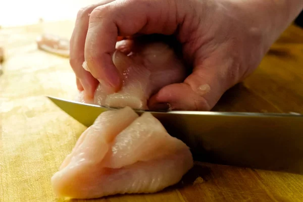 Kümes hayvanı eti kesmek. Broiler göğüs, kesme bo tavuk eti — Stok fotoğraf