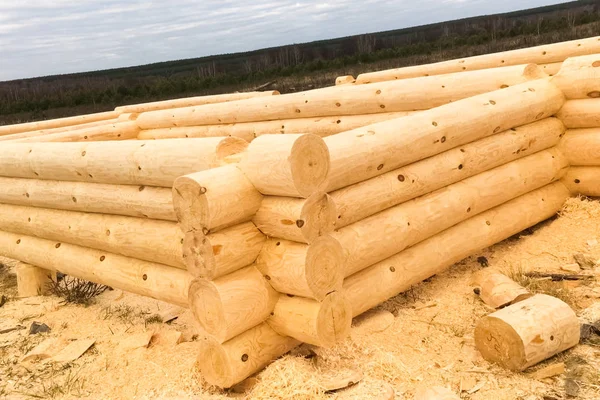 Drying and assembly of wooden log house at a construction base. — ストック写真