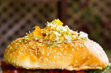 Hamburger masada. Fast food sandviçi.