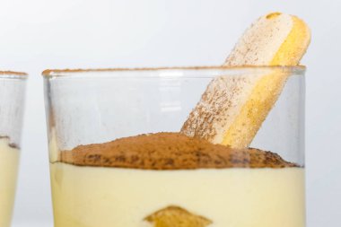 Gözlüklü tarçınlı milkshake..