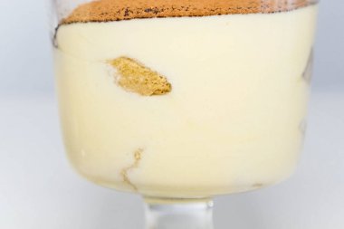 Gözlüklü tarçınlı milkshake..