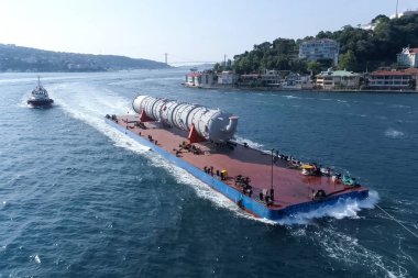 Nehir boyunca büyük boy kargo taşımacılığı, damıtma c