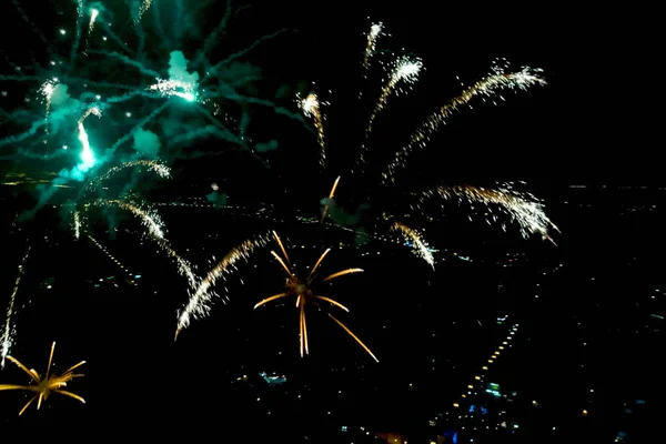 新年の花火、花火の内側の眺め — ストック写真