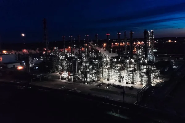 Geceleri petrol rafinerisi yandı. Bir petrol sanayi fac inşaatı