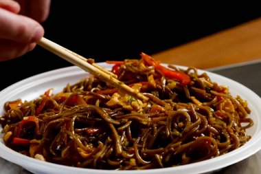 Baharatlı çavdar eriştesi