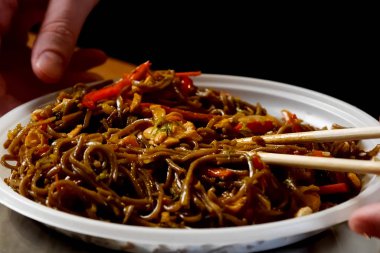 Baharatlı çavdar eriştesi