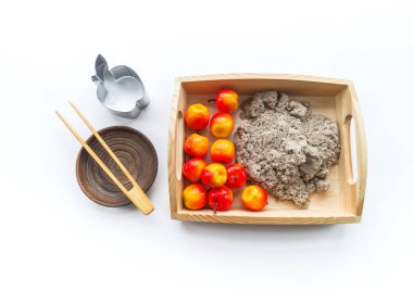 Montessori elmaları. Şekilleri sıralıyorum. Kinetik kum.