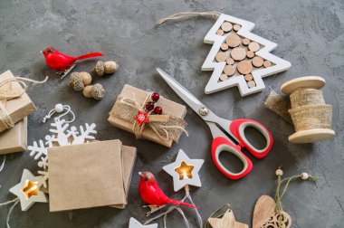 Sıfır israf Noel, konsept düz çizim gri alçı.