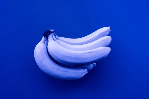 Trendy blue monochrome Bunch of bananas Color of the year 2020. — Stock fotografie