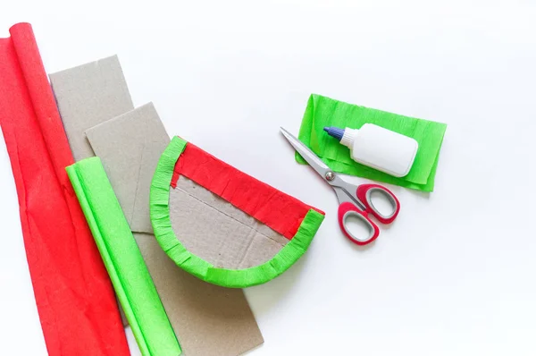 Craft diy pinata van papier en karton watermeloen. — Stockfoto