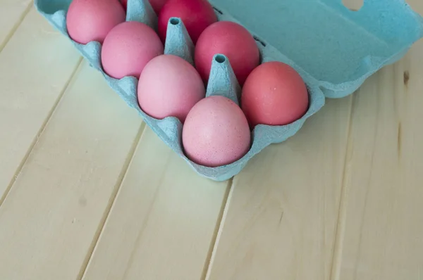 Easter holiday blue and pink eggs. — Stockfoto