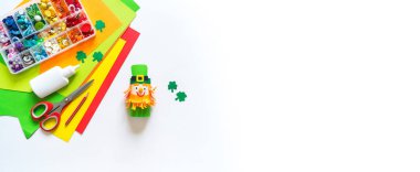 Leprikon kağıt işi. Aziz Patrick Günü 'nde. Yaratıcılık için malzeme.