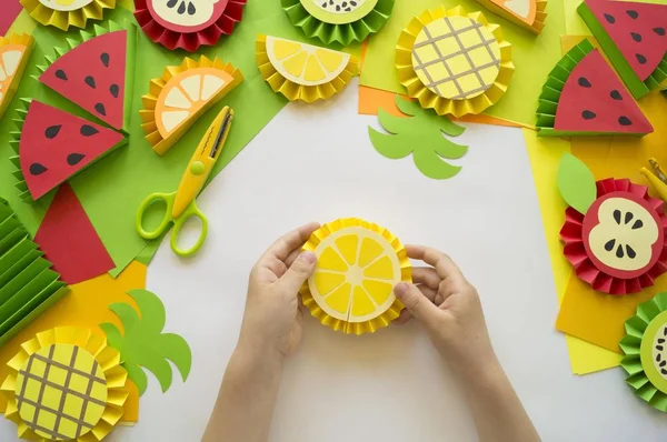 Fruit made of craft paper. Children's hands. — Stock Photo, Image