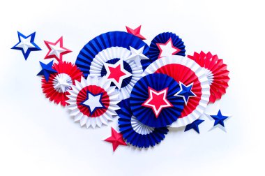 Bağımsızlık Günü kağıt sanatı. 4 Temmuz. Vatansever Amerika. Mavi ve kırmızı yıldızlar.