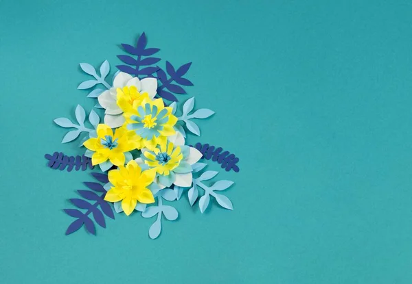 花は紙でできている 青と白の色 創造性は趣味です — ストック写真