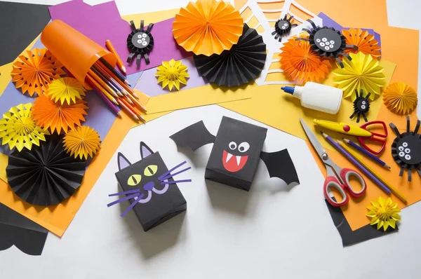 Cadılar Bayramı Kara Kedisi Kağıttan Yapılmış Çocukların Yaratıcılığı Hobi Malzemesi — Stok fotoğraf