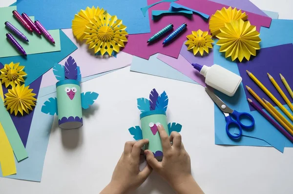 Pájaro Hecho Papel Pájaro Azul Las Manos Niño Clase Magistral — Foto de Stock