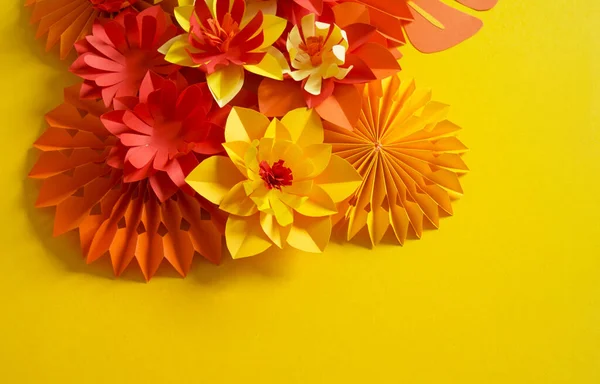 Papier Basteln Blumendekoration Konzept Blumen Und Blätter Aus Papier Tropen — Stockfoto