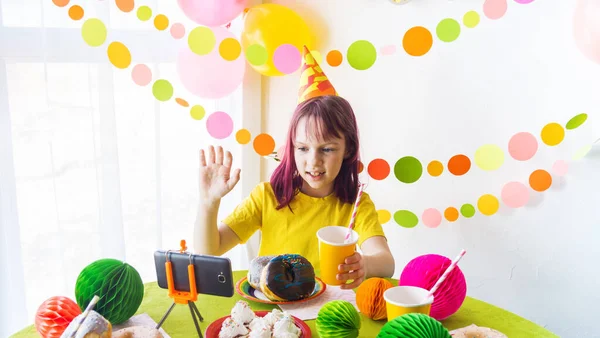 Fiesta Cumpleaños Virtual Para Niños Con Pastel Línea Junto Con —  Fotos de Stock