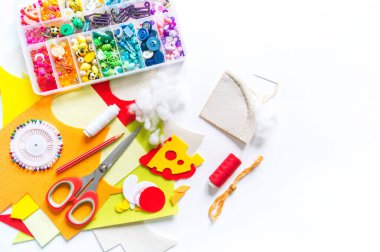 Montessori kumaşı. Pizzayı hissettim. Bir ergen için oyuncak. Yaratıcılık ve zanaat için malzeme diy.