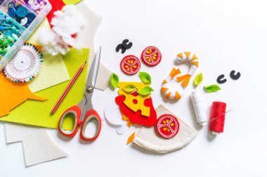 Montessori kumaşı. Pizzayı hissettim. Bir ergen için oyuncak. Yaratıcılık ve zanaat için malzeme diy.