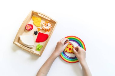 Montessori kumaşı. Pizzayı hissettim. Çocuk elleri. Bir ergen için oyuncak. Yaratıcılık ve zanaat için malzeme.