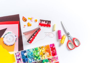 Keçeli kek. Bir çocuk yap. Anaokulu gelişimi. Bebek için ustalık. Montessori malzemesi