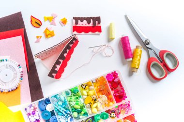 Keçeli kek. Bir çocuk yap. Anaokulu gelişimi. Bebek için ustalık. Montessori malzemesi