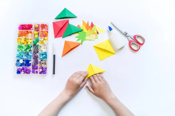 Záložka Pro Dětskou Knížku Školy Origami Papírové Řemeslo Dětskýma Rukama — Stock fotografie