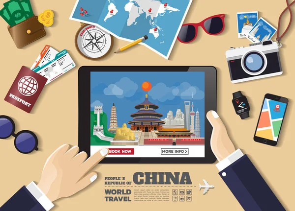 Mano tenendo smart tablet prenotazione viaggio destination.china famou — Vettoriale Stock