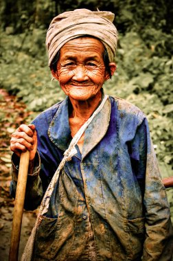 yaşlı hilltribe kadın