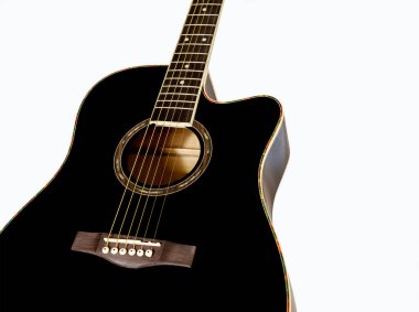 vücut beyaz zemin üzerine akustik gitar