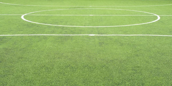 Campo de fútbol, centro y lateral, hecho de césped sintético, sele —  Fotos de Stock