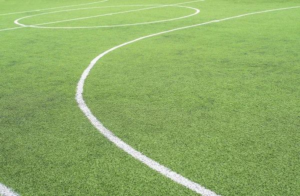 Campo de fútbol, centro y lateral, hecho de césped sintético, sele —  Fotos de Stock